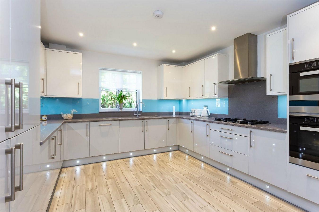 Magpie Hall Road, Bushey